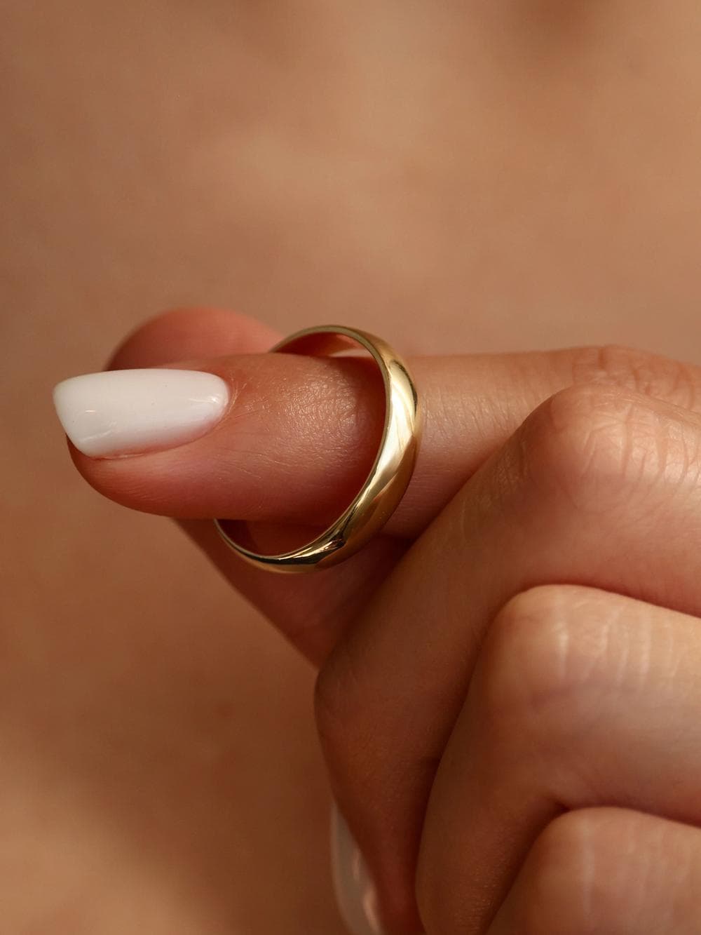 Classic 5 mm half-round wedding ring with subject v3