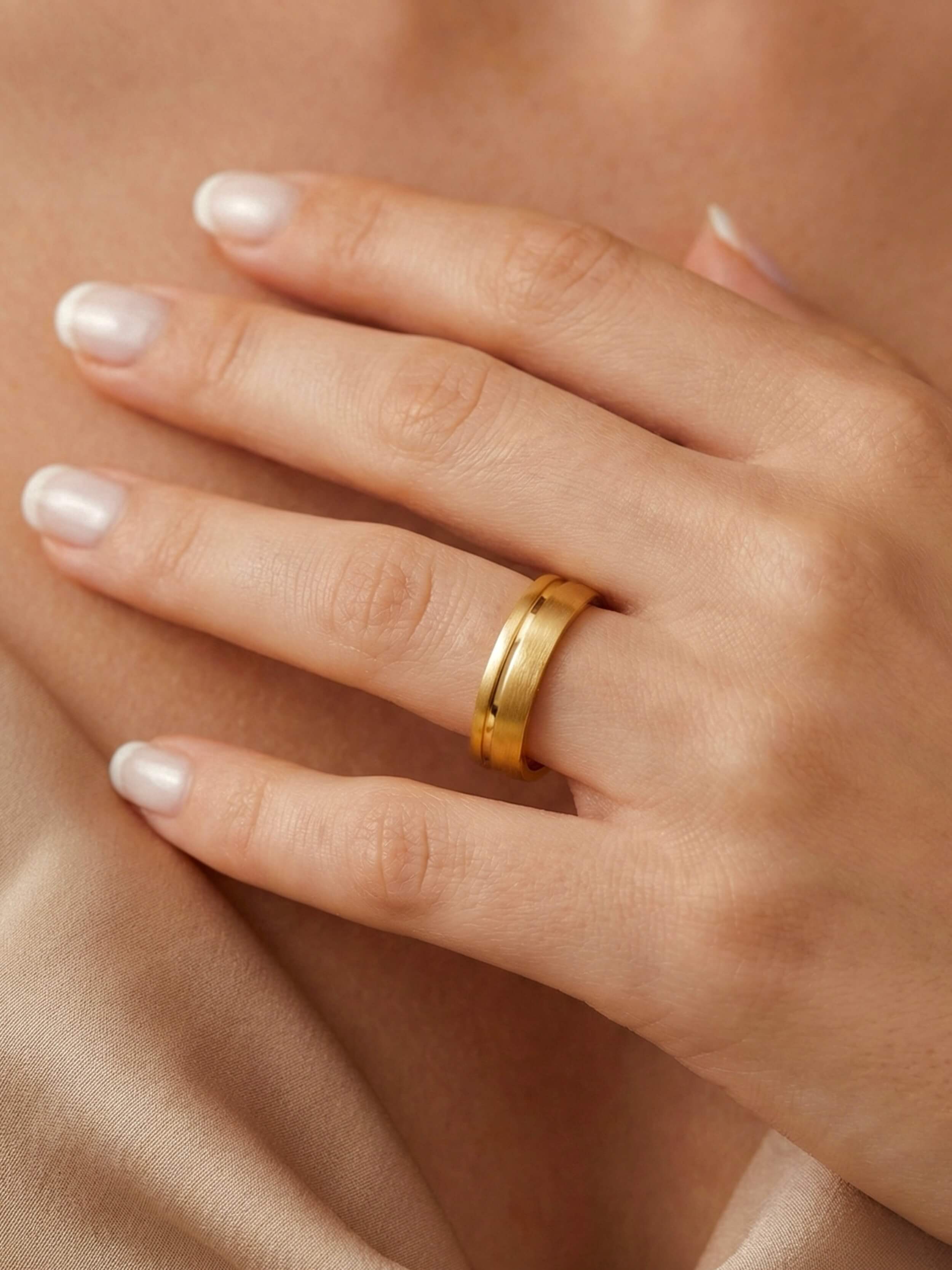 Horizon Ring on hand