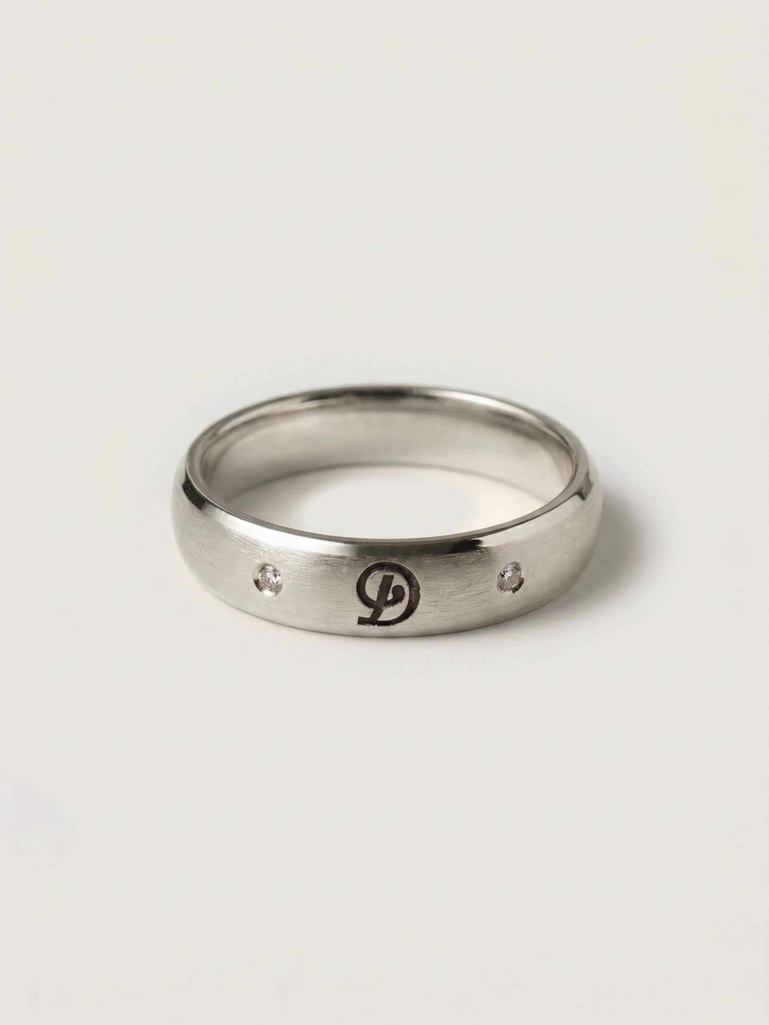 Signature Ring in White Gold