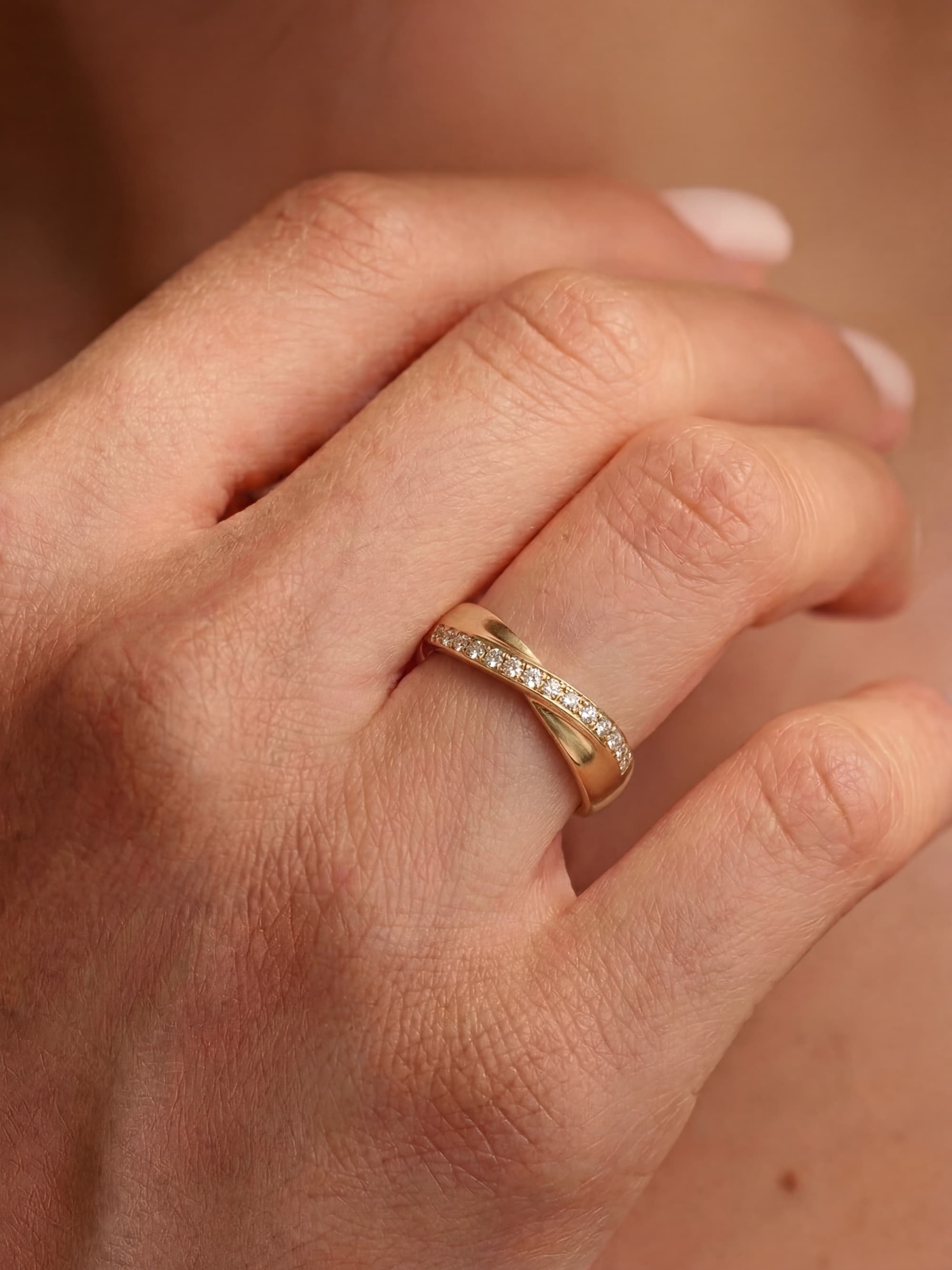 Stellar Union Ring on hand